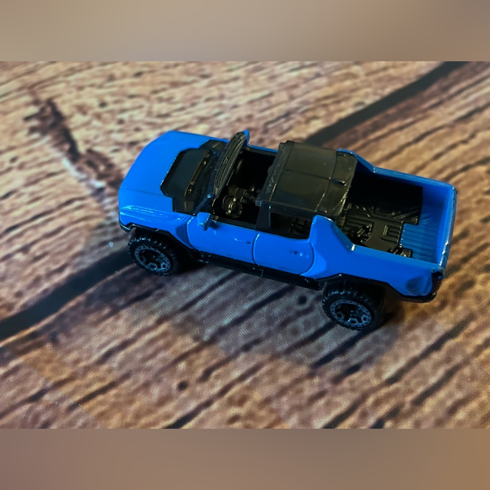 Hot Wheels '20 Toyota Tacoma - Picture 5 of 6